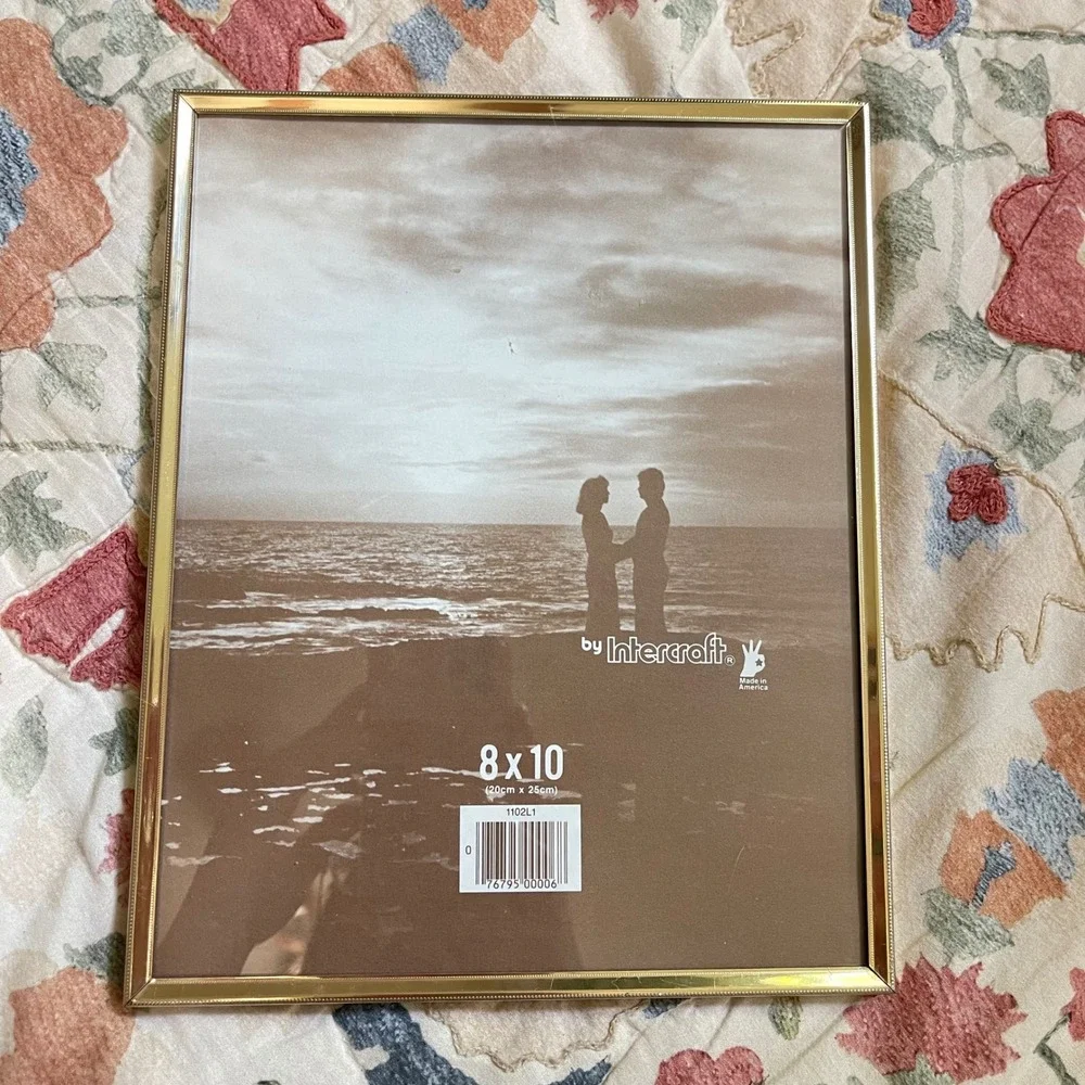The Unbranded Brand 8x10 picture